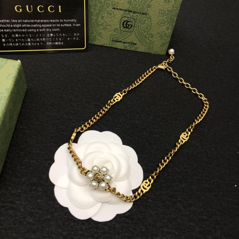 G*u*i necklaces